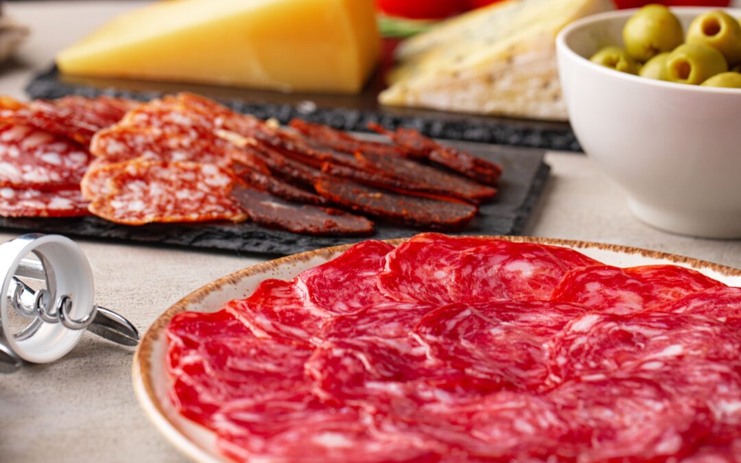 Jamón ibérico y embutidos para hostelería: criterios de calidad, trazabilidad y cómo elegir proveedor en Murcia